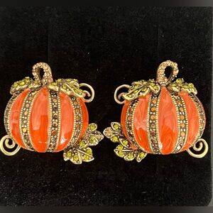 Heidi Daus 🆕 “Gourd-Geous” pumpkin crystal & enamel omega earrings